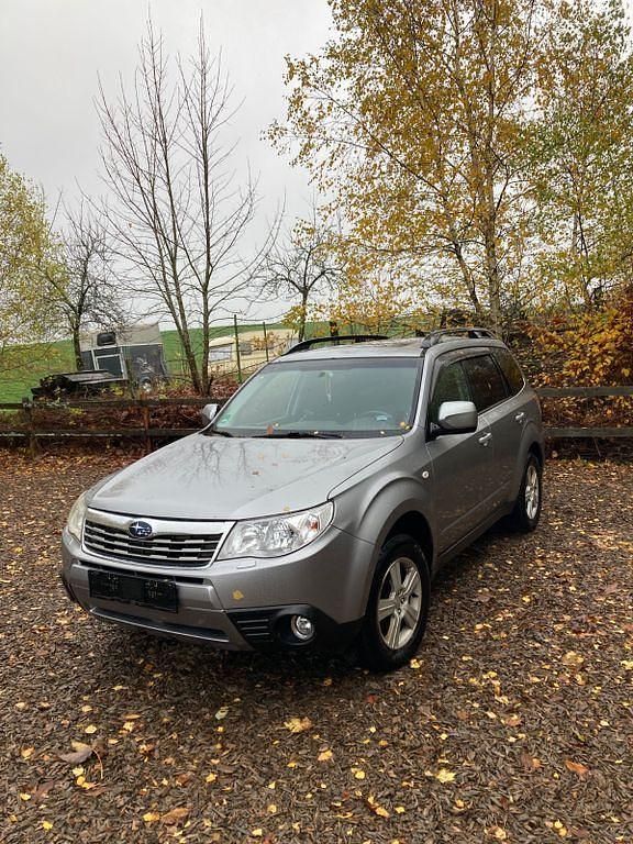 Silber Gebraucht 2010 Subaru Forester Comfort SUV | 6.800 € (Fairer Preis) - Bild 1/4
