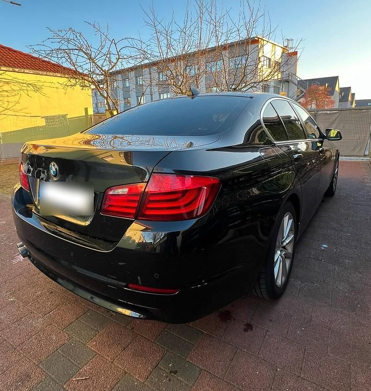 Gebraucht BMW 520 184 PS (135 kW) 2011 Schwarz Limousine