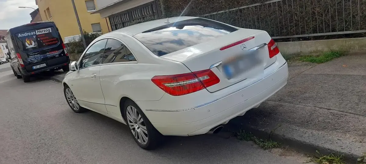 Gebraucht Mercedes E220 172 PS (126 kW) 2011 Weiß Coupé