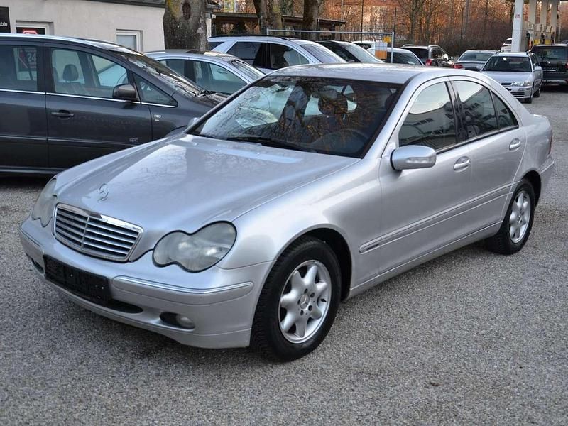 Brillantsilber metalliclack Gebraucht 2002 Mercedes C220 Limousine | 3.800 € (Fairer Preis) - Bild 1/4