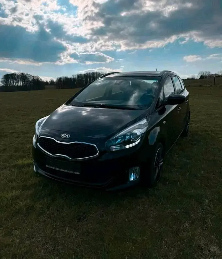 Gebraucht Kia Carens 136 PS (100 kW) 2015 Schwarz Van / Kleinbus