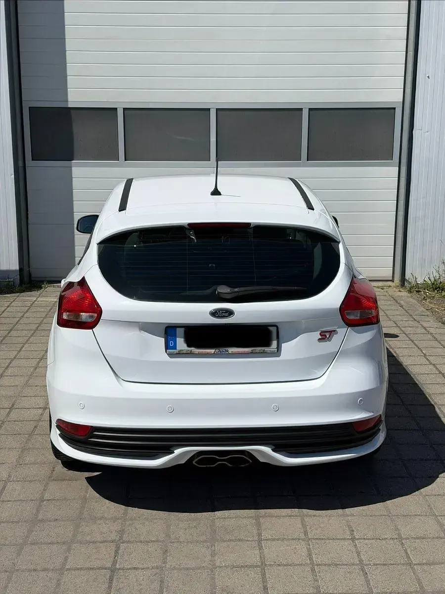Gebraucht Ford Focus ST 250 PS (183 kW) 2017 Weiß Limousine
