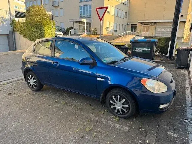 Gebraucht Hyundai Accent 97 PS (71 kW) 2007 Blau Kleinwagen