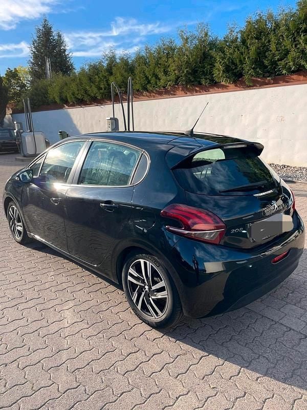 Gebraucht Peugeot 208 75 PS (55 kW) 2017 Schwarz Kleinwagen