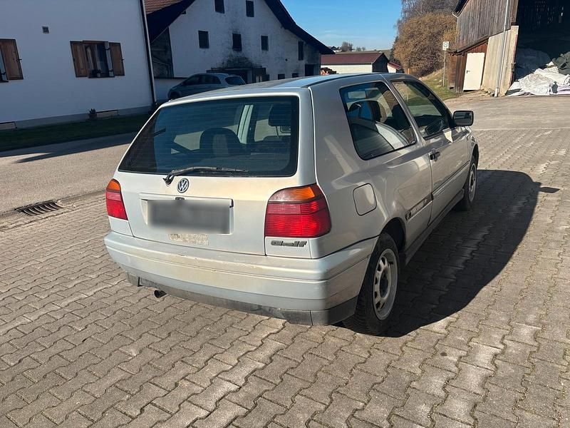 Gebraucht VW Golf III 90 PS (66 kW) 1996 Silber Limousine