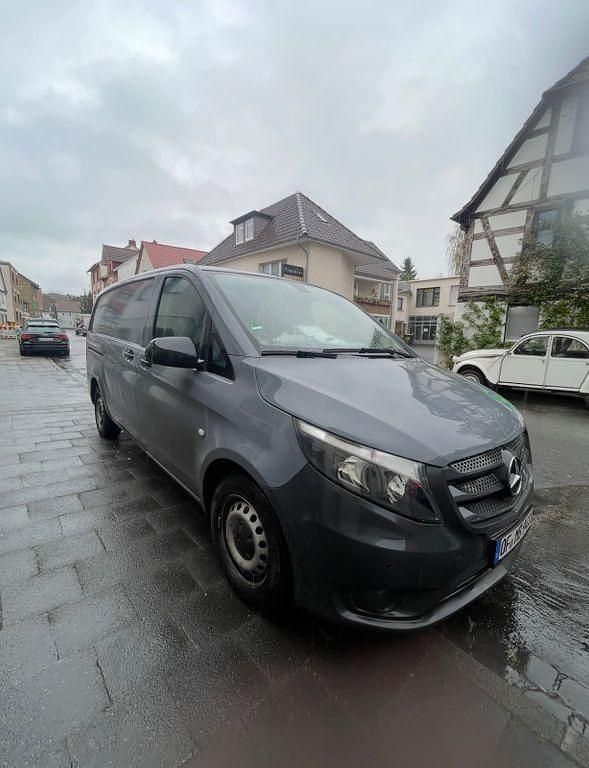Grau Gebraucht 2017 Mercedes Vito Van / Kleinbus | 9.900 € (Superpreis) - Bild 1/4