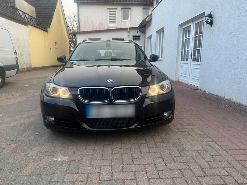 Gebraucht BMW 320 184 PS (135 kW) 2012 Schwarz Kombi