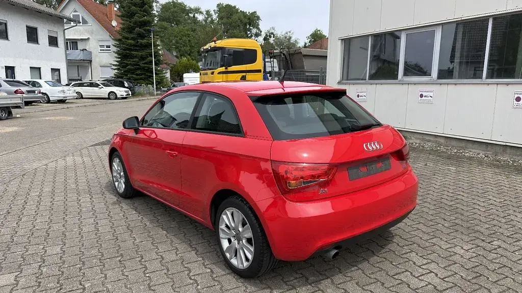 Gebraucht Audi A1 Ambition 86 PS (63 kW) 2011 Rot Kleinwagen