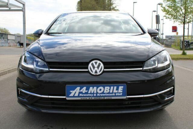 Schwarz metallic Gebraucht 2019 VW Golf VII Comfortline Limousine | 18.999 € (Fairer Preis) - Bild 1/4