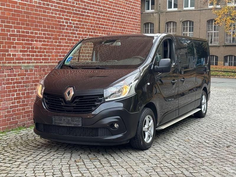 Schwarz Gebraucht 2018 Renault Trafic Van | 12.999 € (Etwas zu teuer) - Bild 1/4