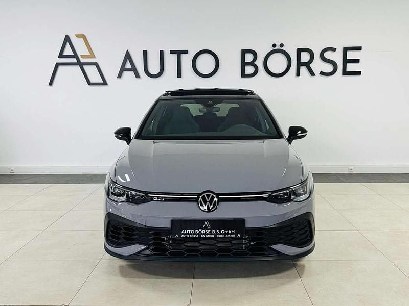 Gebraucht VW Golf VIII GTI Clubsport 300 PS (220 kW) 2022 Mondsteingrau Limousine
