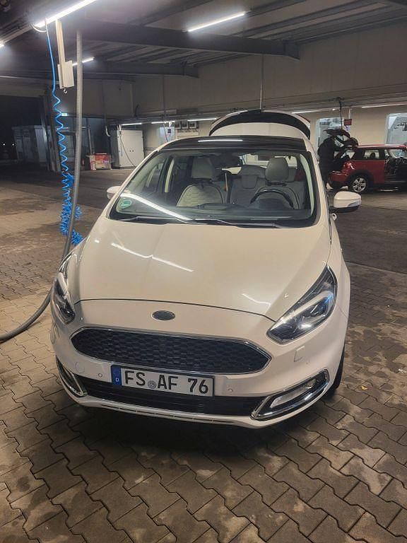 Weiß Gebraucht 2017 Ford S-MAX Vignale Van / Kleinbus | 19.050 € (Teuer) - Bild 1/3