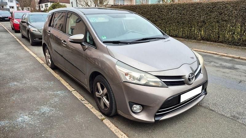 Gebraucht Toyota Verso Skyview Edition 111 PS (81 kW) 2015 Van / Kleinbus