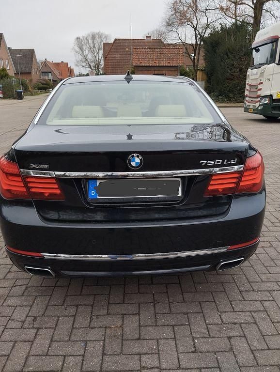 Gebraucht BMW 750 Exclusive 381 PS (280 kW) 2015 Beige Limousine