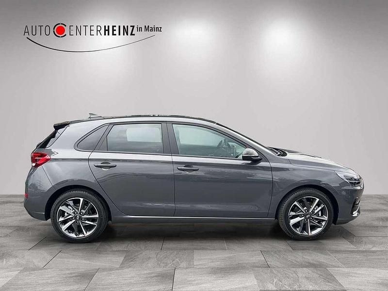 Neu Hyundai i30 Advantage 140 PS (102 kW) 2025 Ecotronic grey Limousine