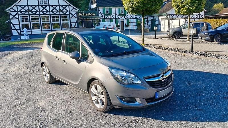 Grau Gebraucht 2016 Opel Meriva drive Van / Kleinbus | 6.200 € (Superpreis) - Bild 1/4