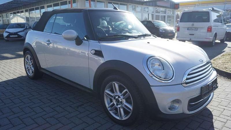 Gebraucht Mini Cooper Cabriolet 122 PS (89 kW) 2013 White silver metallic Cabrio