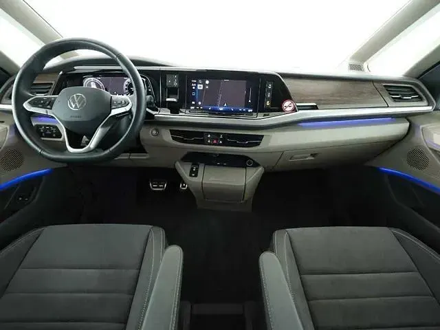 Gebraucht VW Multivan 177 PS (130 kW) 2025 Schwarzkeine angabe Van / Kleinbus