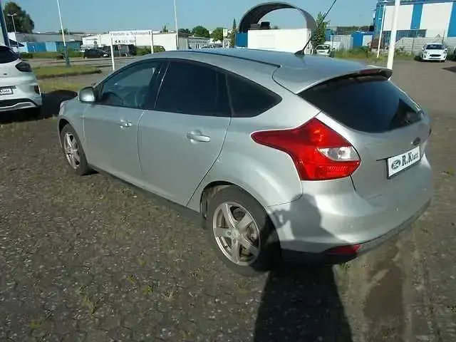 Gebraucht Ford Focus Champions Edition 115 PS (84 kW) 2011 Polarsilbermetallic Limousine
