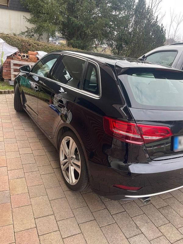 Gebraucht Audi A3 Ambiente 116 PS (85 kW) 2019 Schwarz Limousine