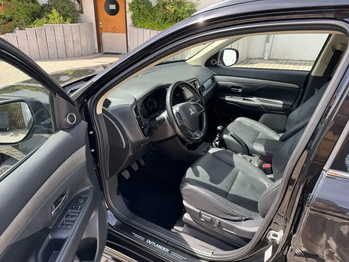 Gebraucht Mitsubishi Outlander 150 PS (110 kW) 2014 Schwarz SUV