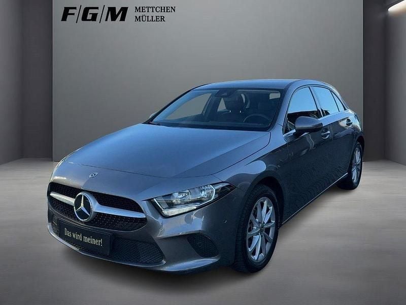 Metalliclack mountaingrau Gebraucht 2022 Mercedes A250 Style Limousine | 24.470 € (Fairer Preis) - Bild 1/4