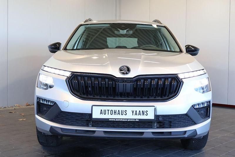 Gebraucht Skoda Kamiq Selection 95 PS (69 kW) 2024 Stribrna brilliant/ brilliants SUV