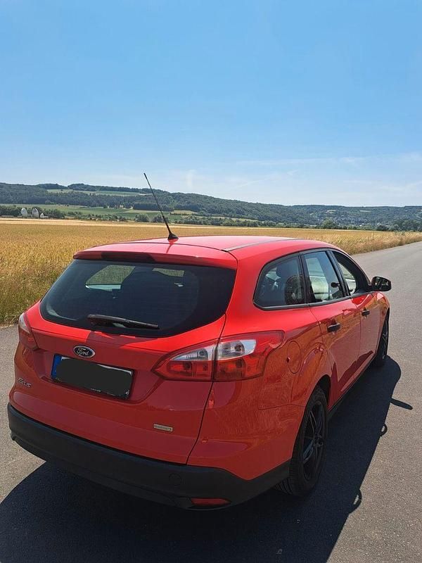 Usata Ford Focus 101 CV (74 kW) 2014 Rosso Station wagon