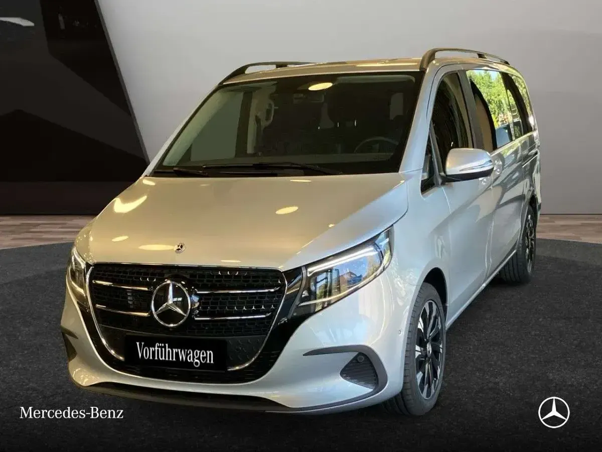 Gebraucht Mercedes V250 Style 190 PS (139 kW) 2025 Silber Van / Kleinbus