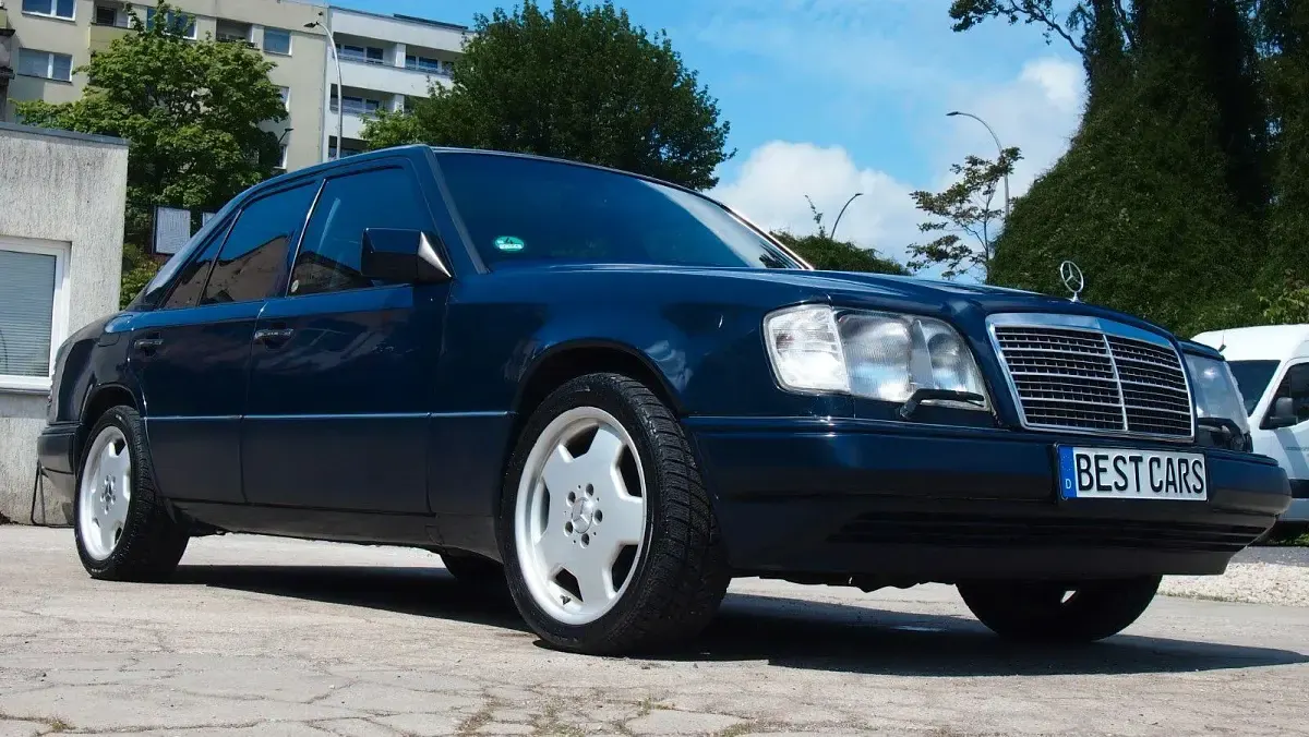 Gebraucht Mercedes E280 AMG 193 PS (141 kW) 1993 Blau Limousine