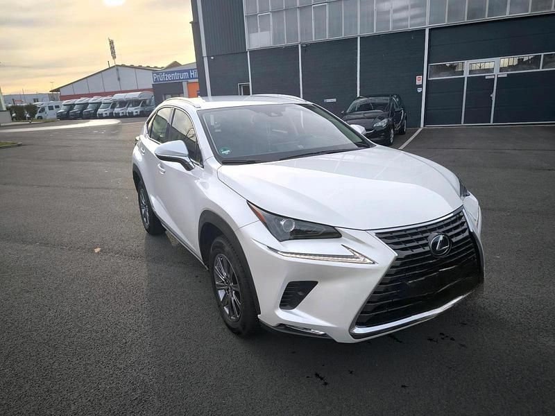 Weiß Gebraucht 2021 Lexus NX300h SUV | 33.499 € (Etwas zu teuer) - Bild 1/4