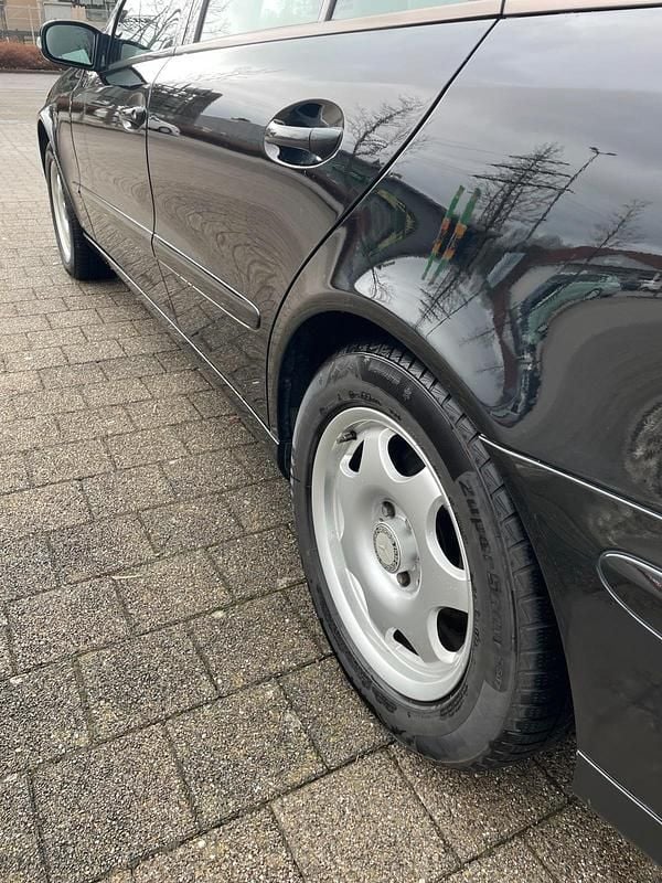 Gebraucht Mercedes E200 Elegance 163 PS (119 kW) 2003 Schwarz Kombi