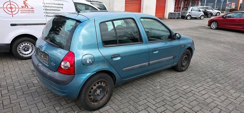 Gebraucht Renault Clio II 75 PS (55 kW) 2003 Grün Kleinwagen
