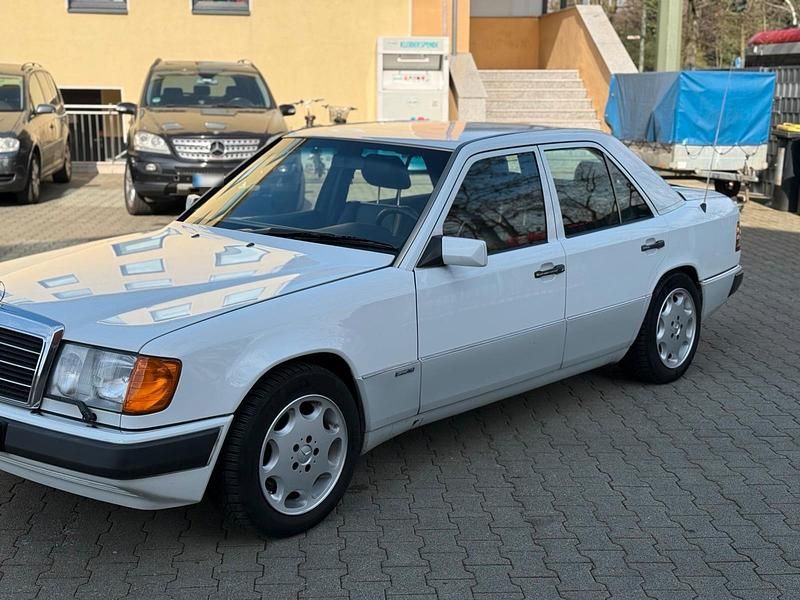 Gebraucht Mercedes 300 190 PS (139 kW) 1990 Weiß Limousine