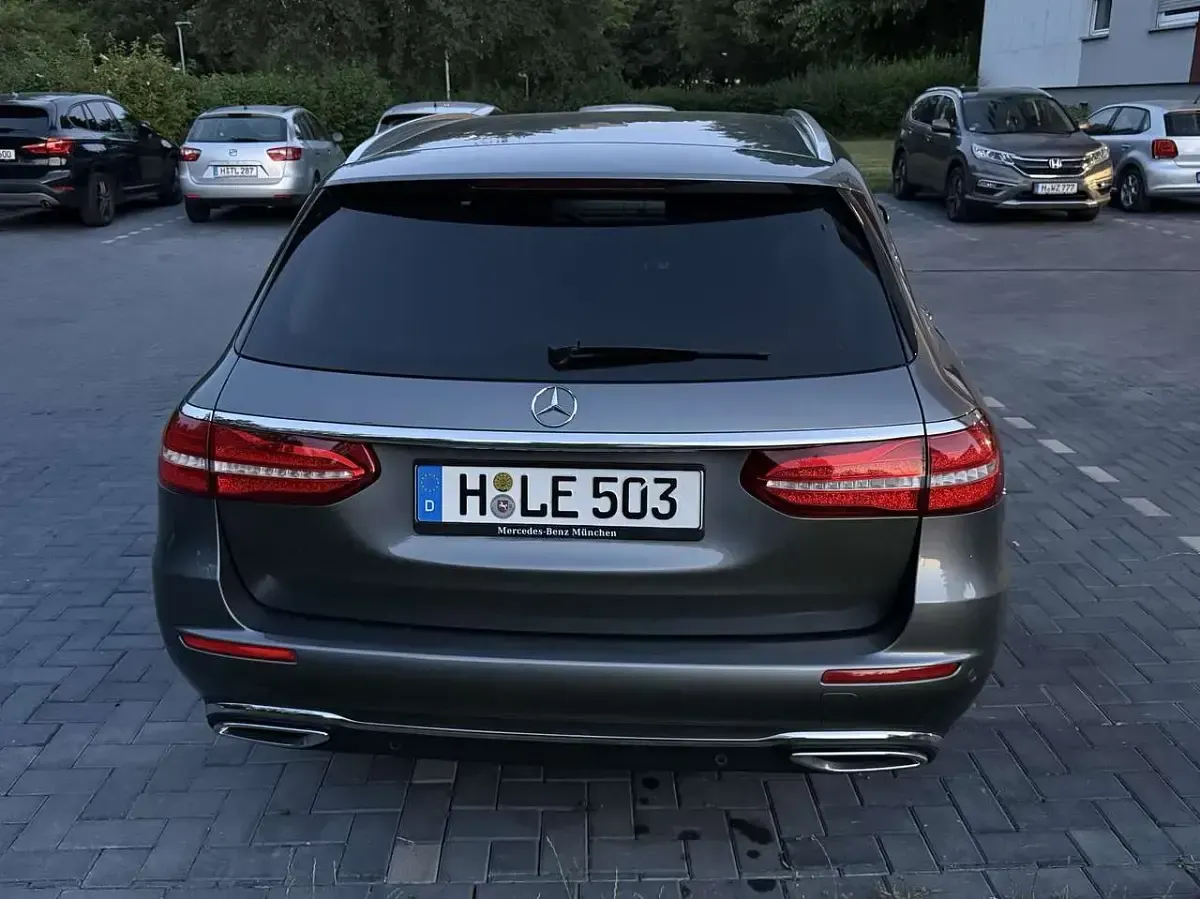 Gebraucht Mercedes E220 Avantgarde 194 PS (142 kW) 2018 Grau Limousine