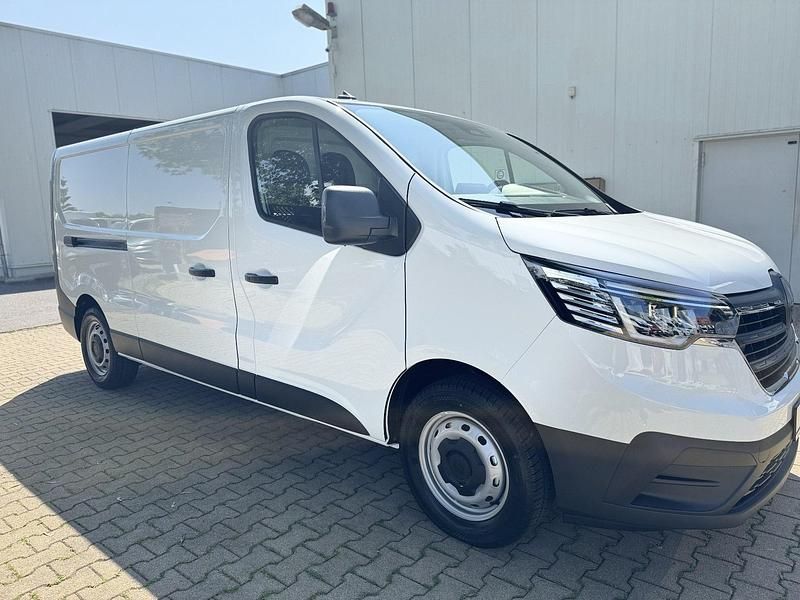 Neu Renault Trafic Komfort 150 PS (110 kW) 2025 Van / Kleinbus