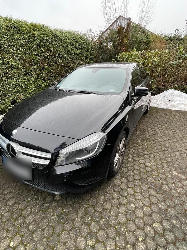 Gebraucht Mercedes A180 122 PS (89 kW) 2014 Schwarz Limousine