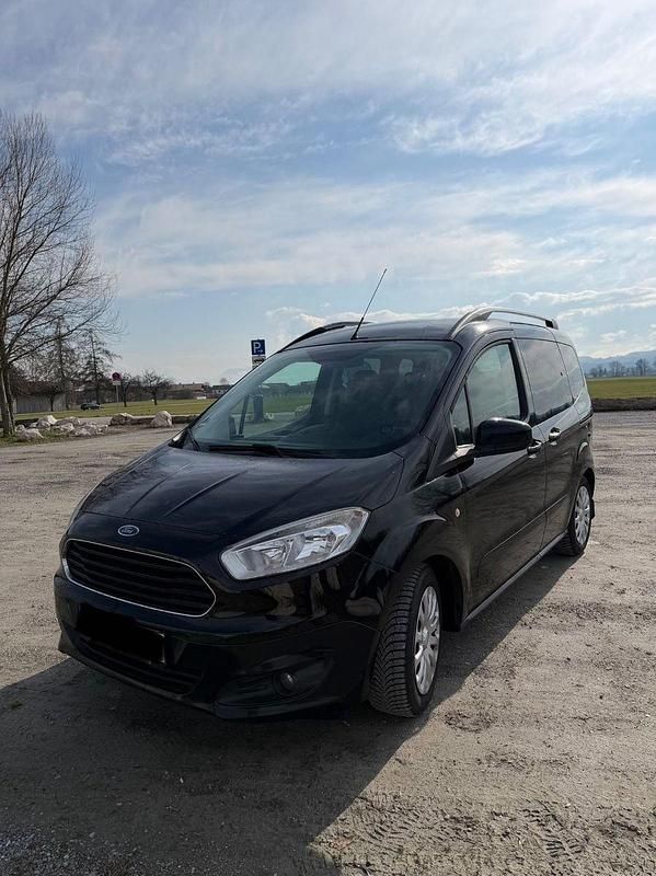 Gebraucht Ford Tourneo Courier Titanium 101 PS (74 kW) 2017 Schwarz Van / Kleinbus
