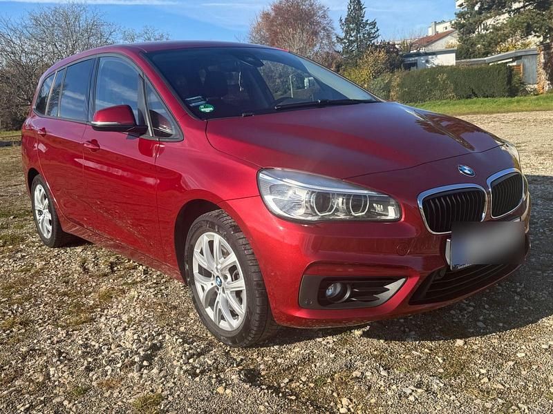Rot Gebraucht 2016 BMW 220 Gran Tourer Sport Line Van / Kleinbus | 12.000 € (Superpreis) - Bild 1/4