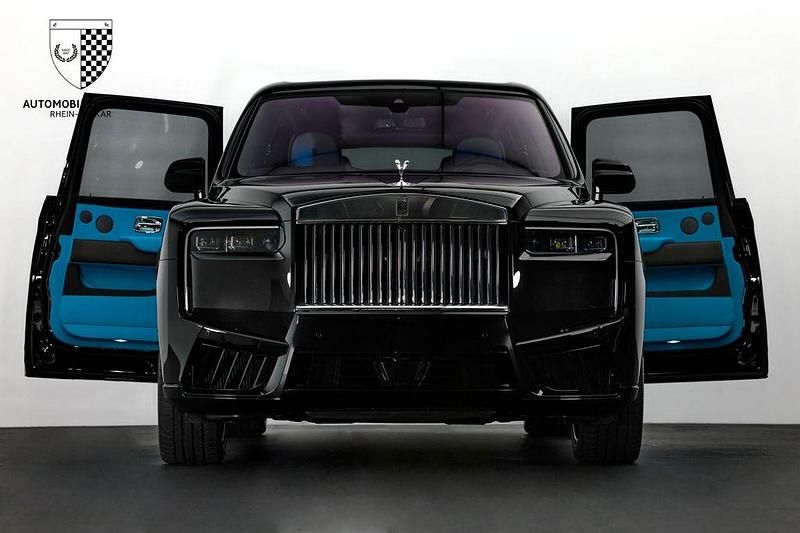 Neu Rolls Royce Cullinan 571 PS (419 kW) 2025 Black diamond SUV