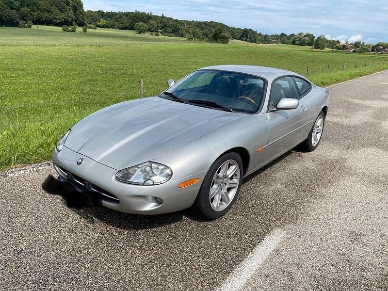 Silber Gebraucht 1998 Jaguar XK8 Coupé | 24.900 € - Bild 1/4
