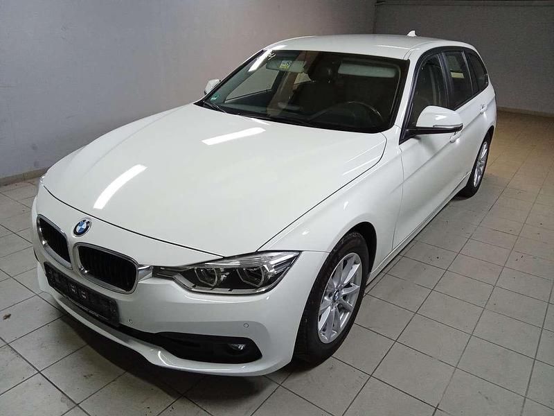 Weiß Gebraucht 2017 BMW 318 Advantage Kombi | 9.900 € (Superpreis) - Bild 1/4