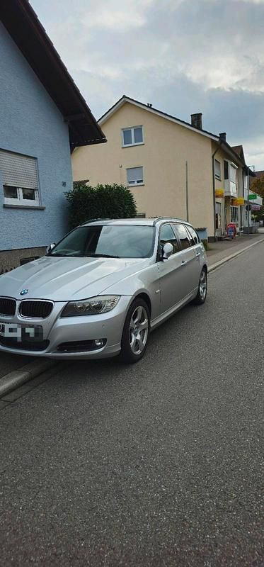 Silber Gebraucht 2010 BMW 320 Kombi | 6.000 € (Etwas zu teuer) - Bild 1/4