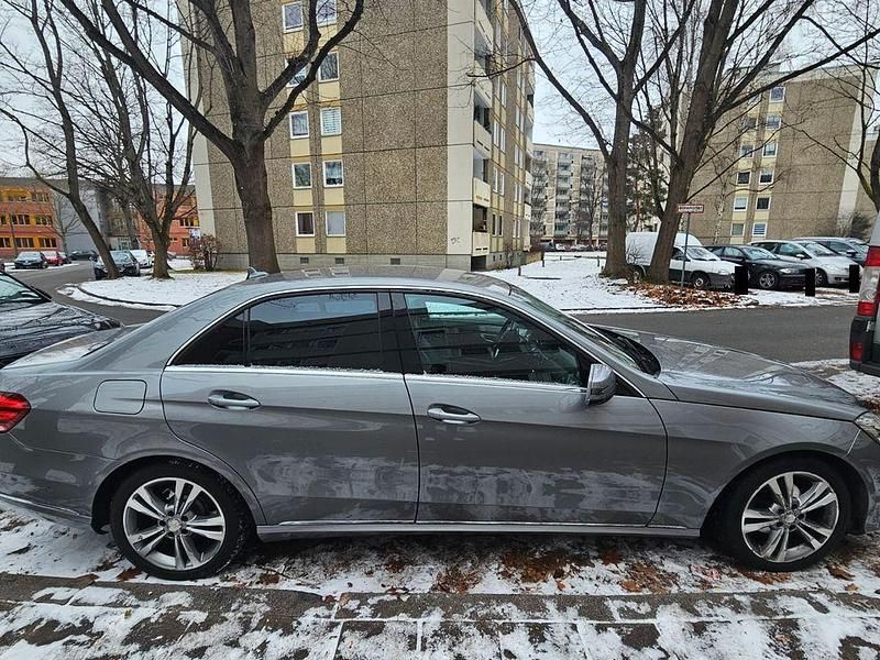 Gebraucht Mercedes E220 Edition 170 PS (125 kW) 2014 Grau Limousine