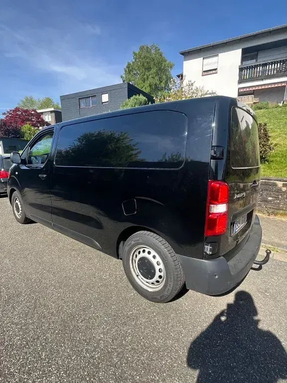Käytetty Citroën Jumpy 177 HP (130 kW) 2021 Musta Tila-auto