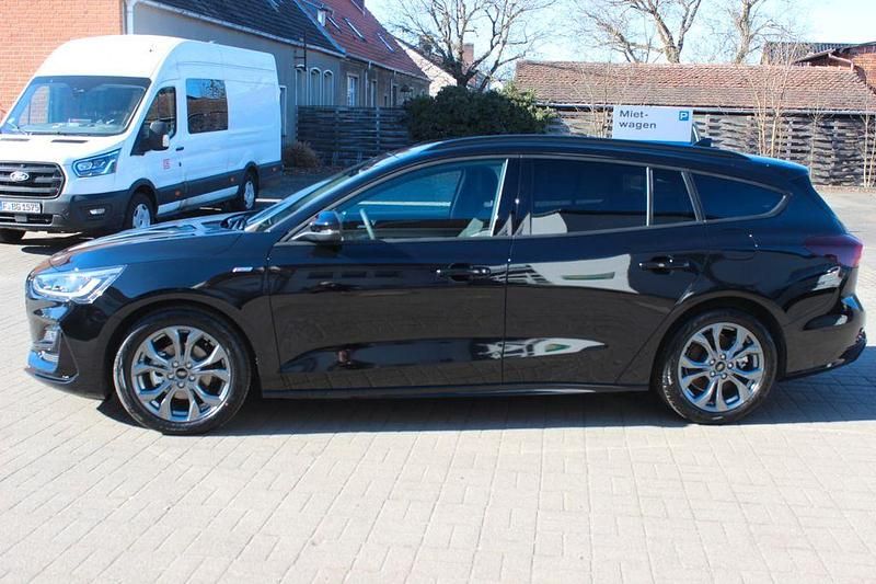 Neu Ford Focus ST-Line X 155 PS (114 kW) 2025 Schwarz Limousine