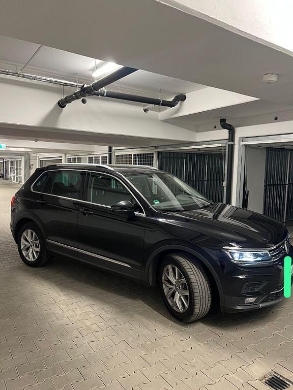 Schwarz Gebraucht 2020 VW Tiguan SUV | 27.000 € (Superpreis) - Bild 1/4