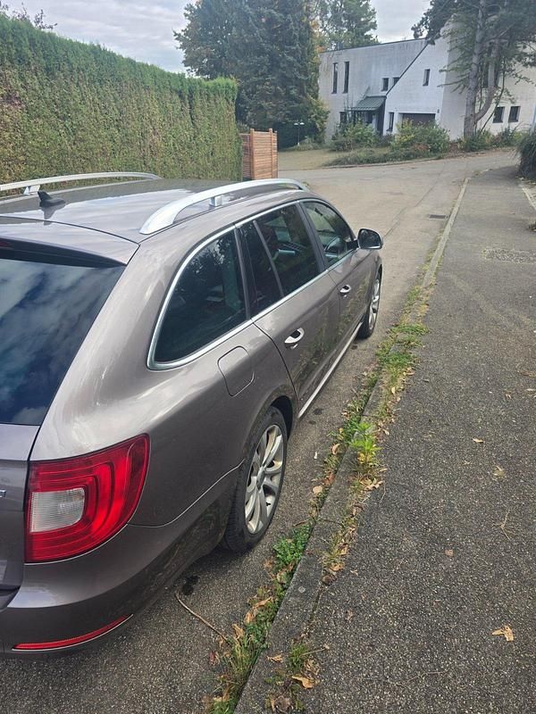 Gebraucht Skoda Superb 160 PS (117 kW) 2011 Kombi