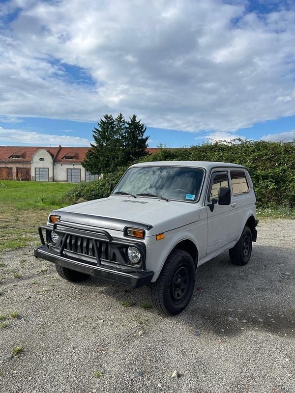 Grau Gebraucht 2002 Lada niva SUV | 6.899 € - Bild 1/4