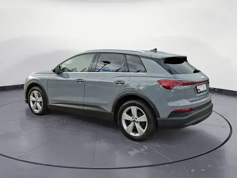 Gebraucht Audi Q4 e-tron Basis 125 kW (170 PS) 2023 Grau SUV